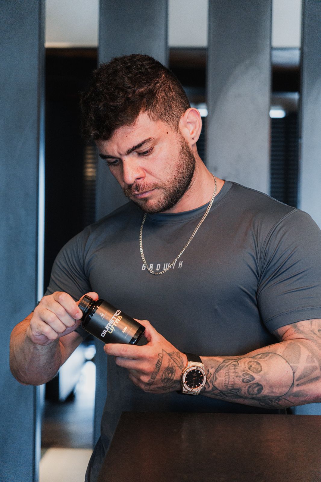 Neto em foto de autoridade